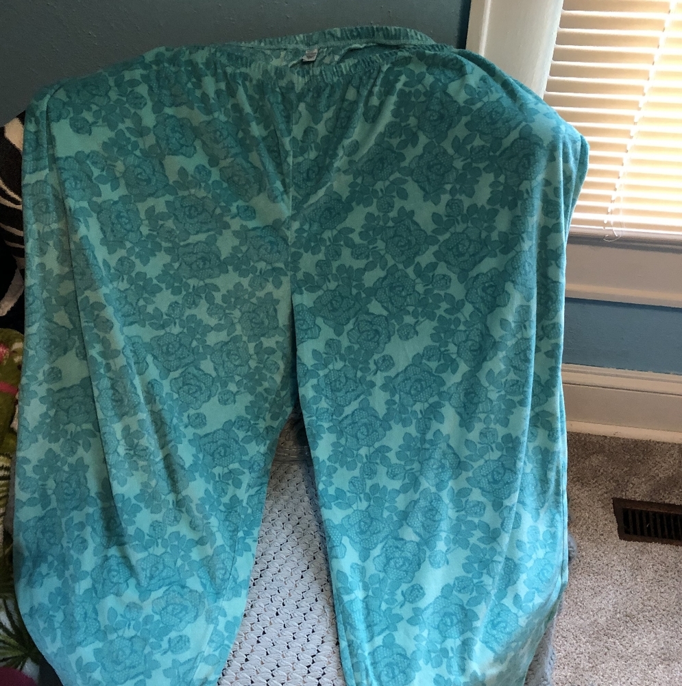 Blue roses pajamas bottoms